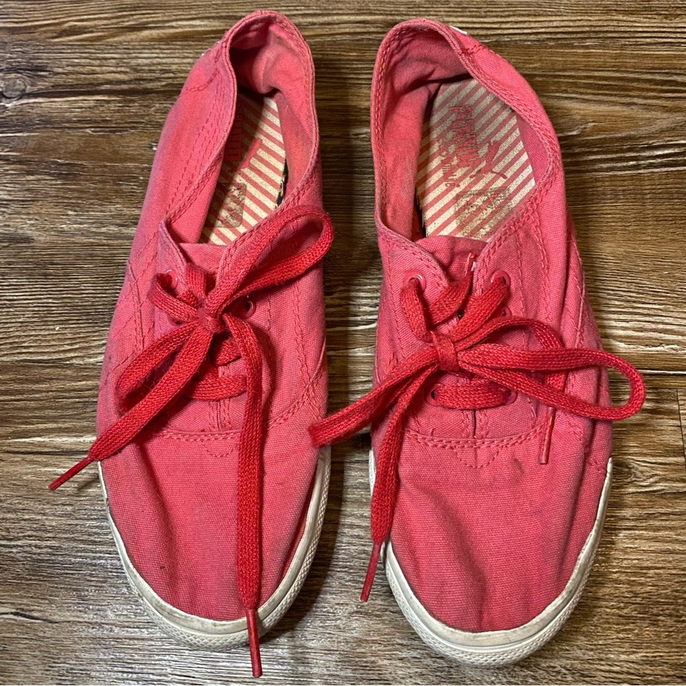 Puma Tekkies Rogue Red Coral Canvas Sneaker Laced Shoe Women’s Size US 7.5